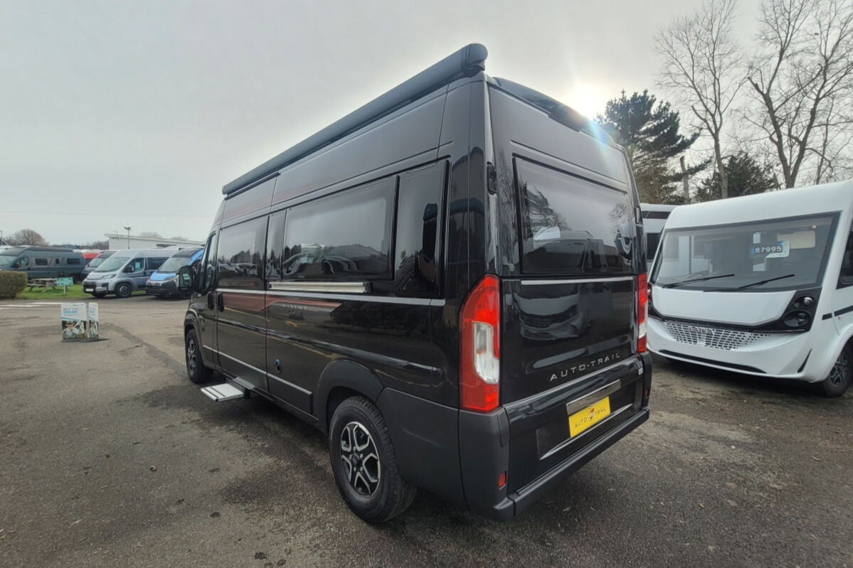 76727A 05 Autotrail VLine610Sport SG064034