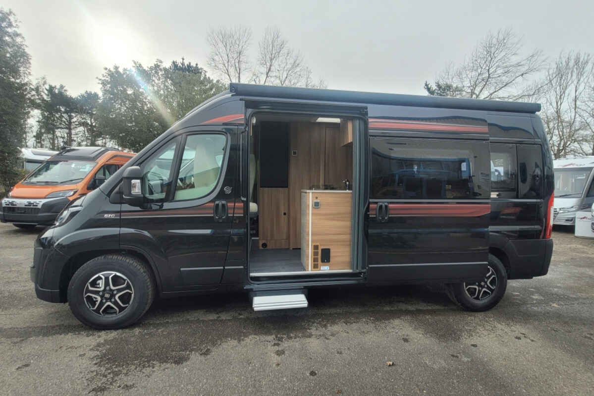 76727A 08 Autotrail VLine610Sport SG064034