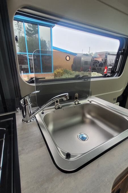 76727A 16 Autotrail VLine610Sport SG064034