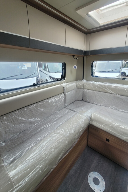 76727A 21 Autotrail VLine610Sport SG064034
