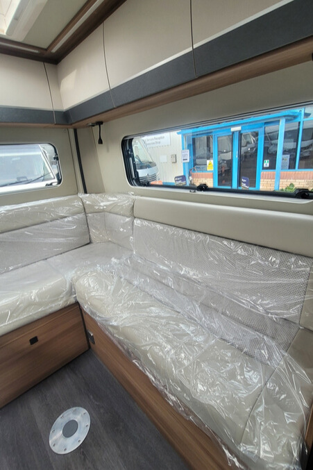 76727A 22 Autotrail VLine610Sport SG064034