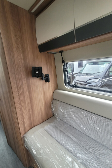 76727A 23 Autotrail VLine610Sport SG064034