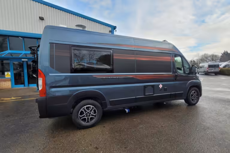 76B0A6 03 Autotrail VLine610SE SG064073