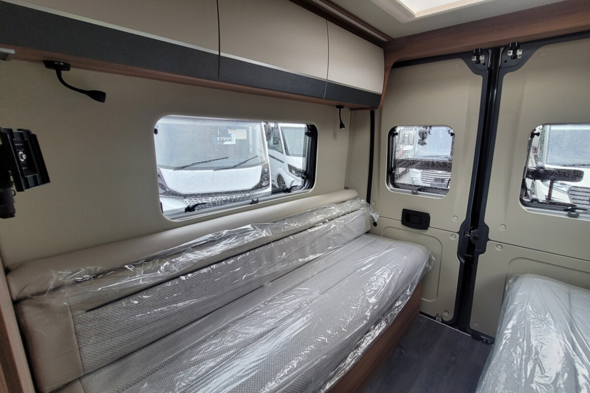 76B0A6 24 Autotrail VLine610SE SG064073