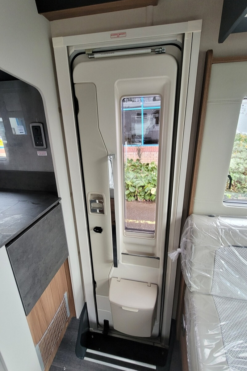 76B0B6 17 Autotrail Imala736 SMC16154