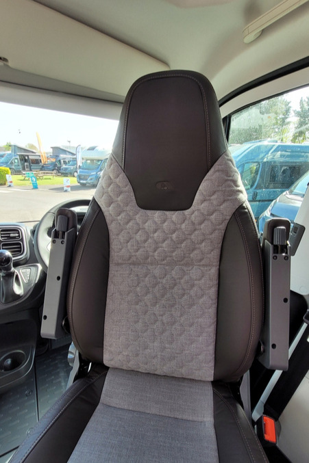 76B336 08 Adria CoralSupreme670SL TMC33518