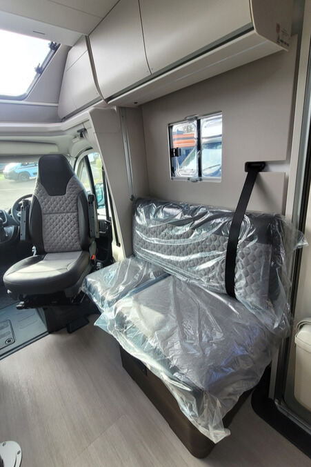 76B37E 12 Adria MatrixSupreme670DL TMC33757
