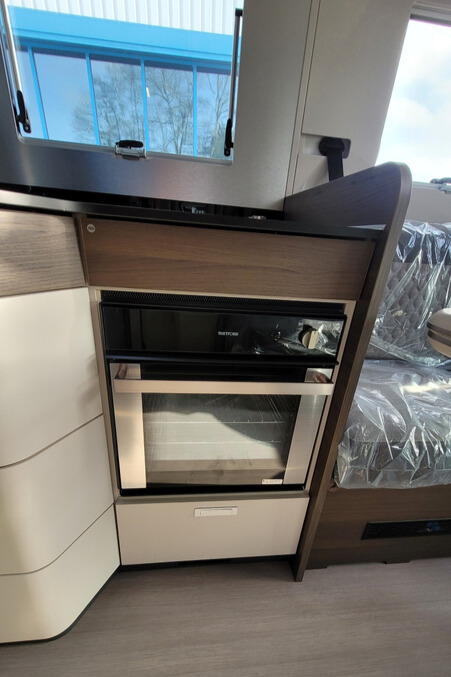 76B37E 20 Adria MatrixSupreme670DL TMC33757