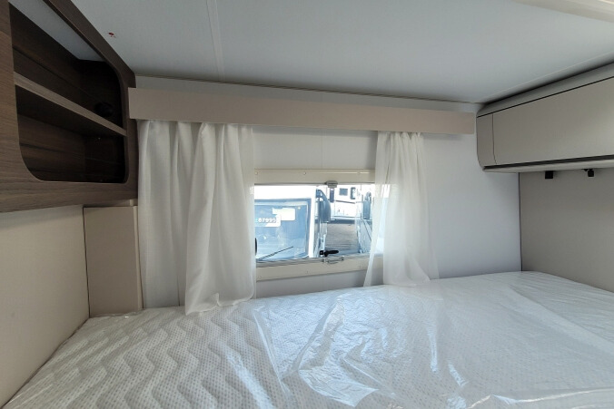 76B37E 27 Adria MatrixSupreme670DL TMC33757