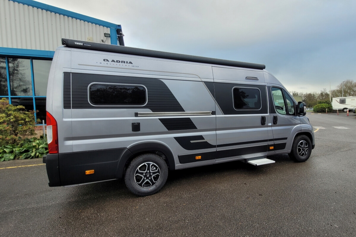 76B38A 04 Adria TwinSupreme640SGX SMC02085
