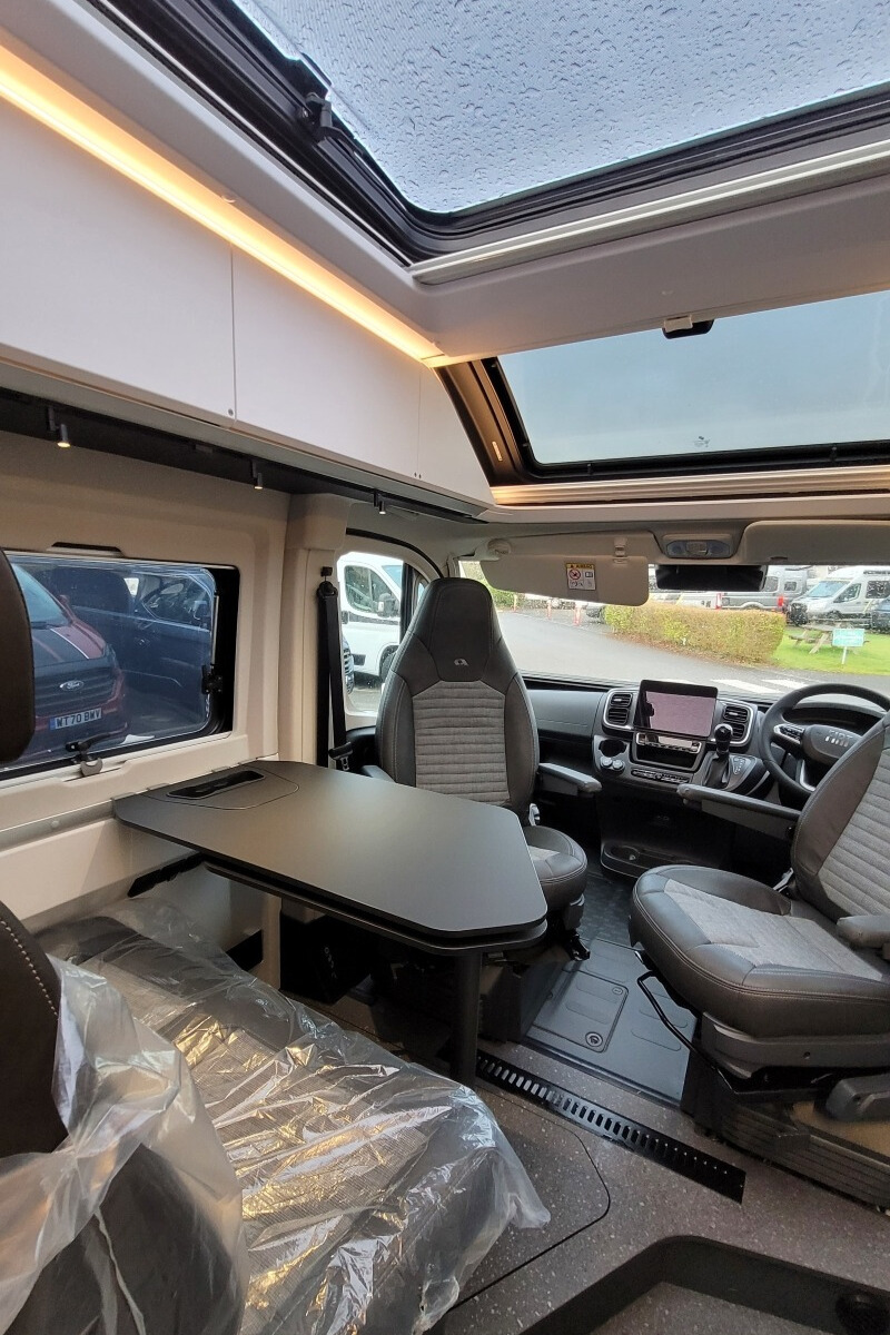 76B38A 11 Adria TwinSupreme640SGX SMC02085