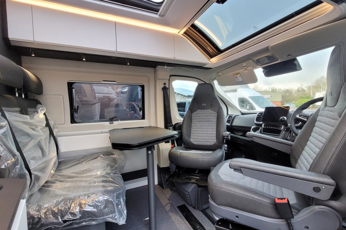 76B38A 13 Adria TwinSupreme640SGX SMC02085