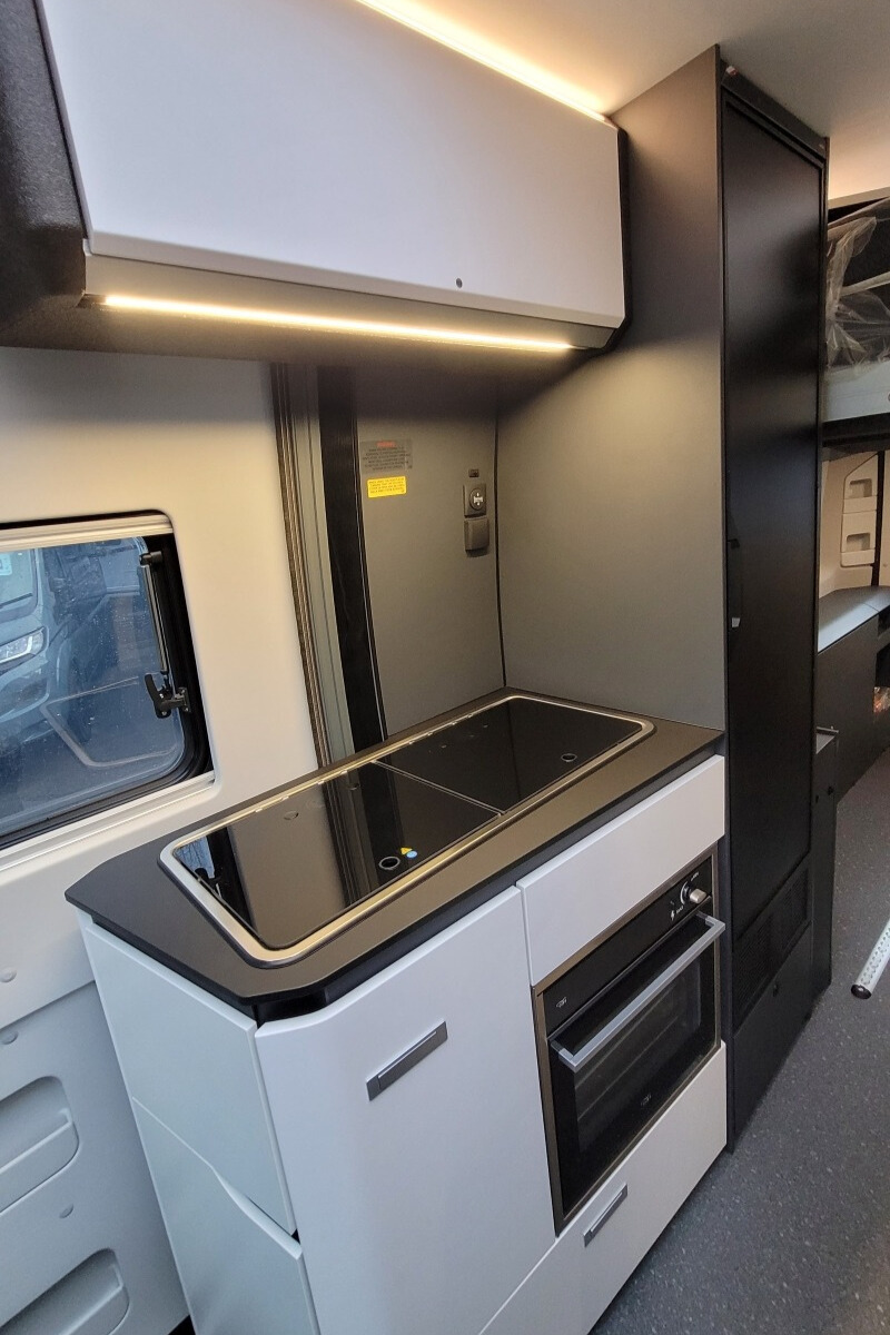 76B38A 14 Adria TwinSupreme640SGX SMC02085