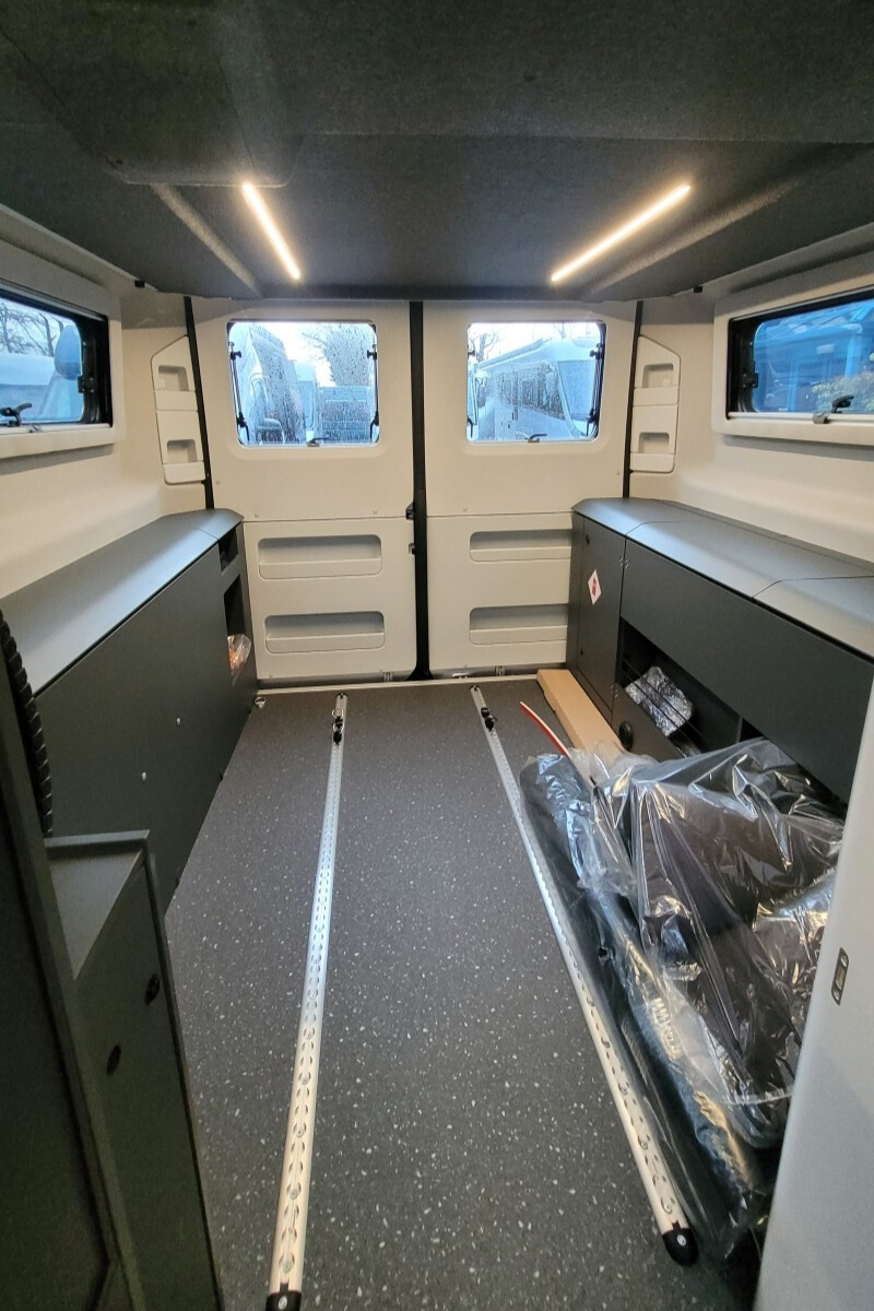 76B38A 22 Adria TwinSupreme640SGX SMC02085