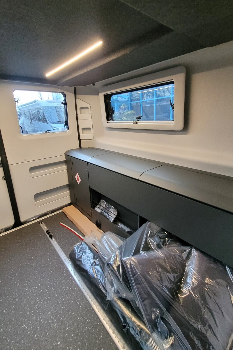 76B38A 24 Adria TwinSupreme640SGX SMC02085