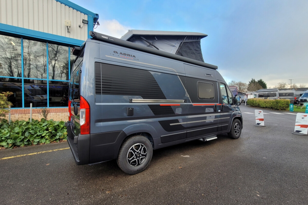 76B39E 04 Adria TwinSports600SPB SMB90188