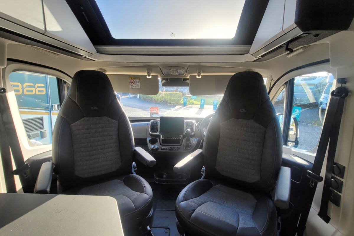 76B39E 11 Adria TwinSports600SPB SMB90188