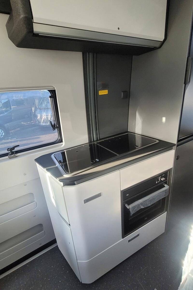 76B39E 17 Adria TwinSports600SPB SMB90188