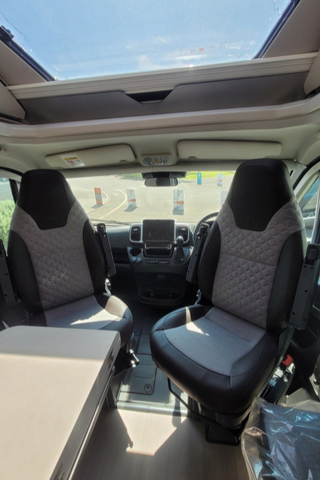 76B3C6 08 Adria MatrixSupreme670DC TMC45365