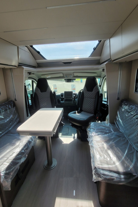 76B3C6 09 Adria MatrixSupreme670DC TMC45365