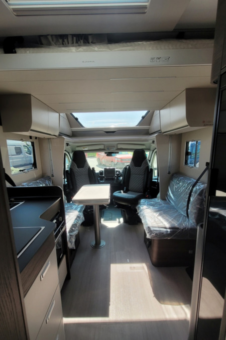 76B3C6 14 Adria MatrixSupreme670DC TMC45365