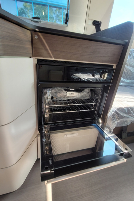 76B3C6 19 Adria MatrixSupreme670DC TMC45365
