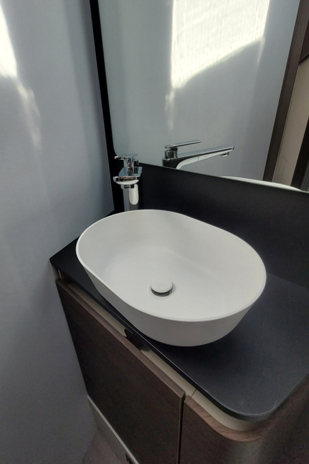 76B3C6 30 Adria MatrixSupreme670DC TMC45365