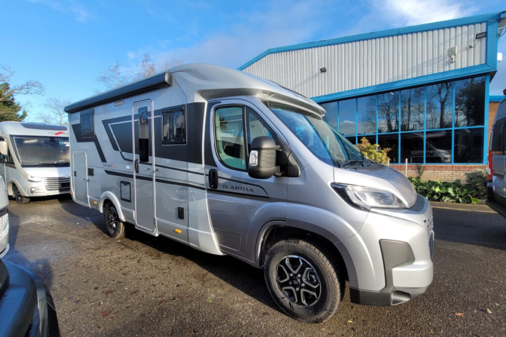 76B3D6 02 Adria CompactSupremeDL SMC15818