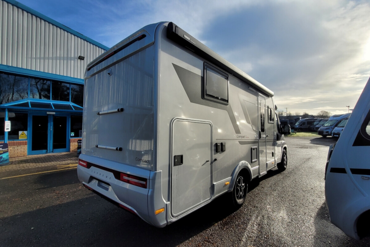 76B3D6 03 Adria CompactSupremeDL SMC15818