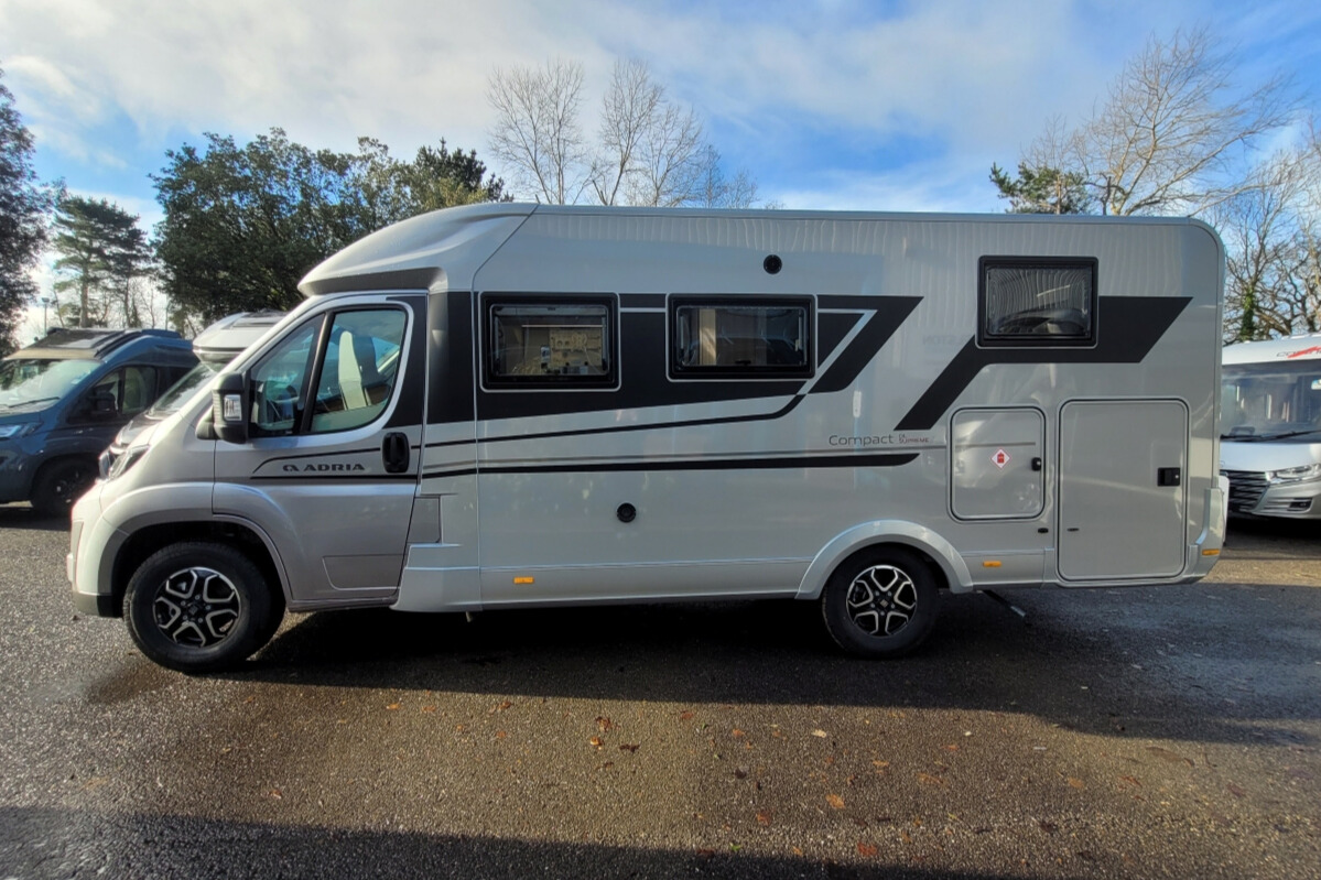 76B3D6 05 Adria CompactSupremeDL SMC15818