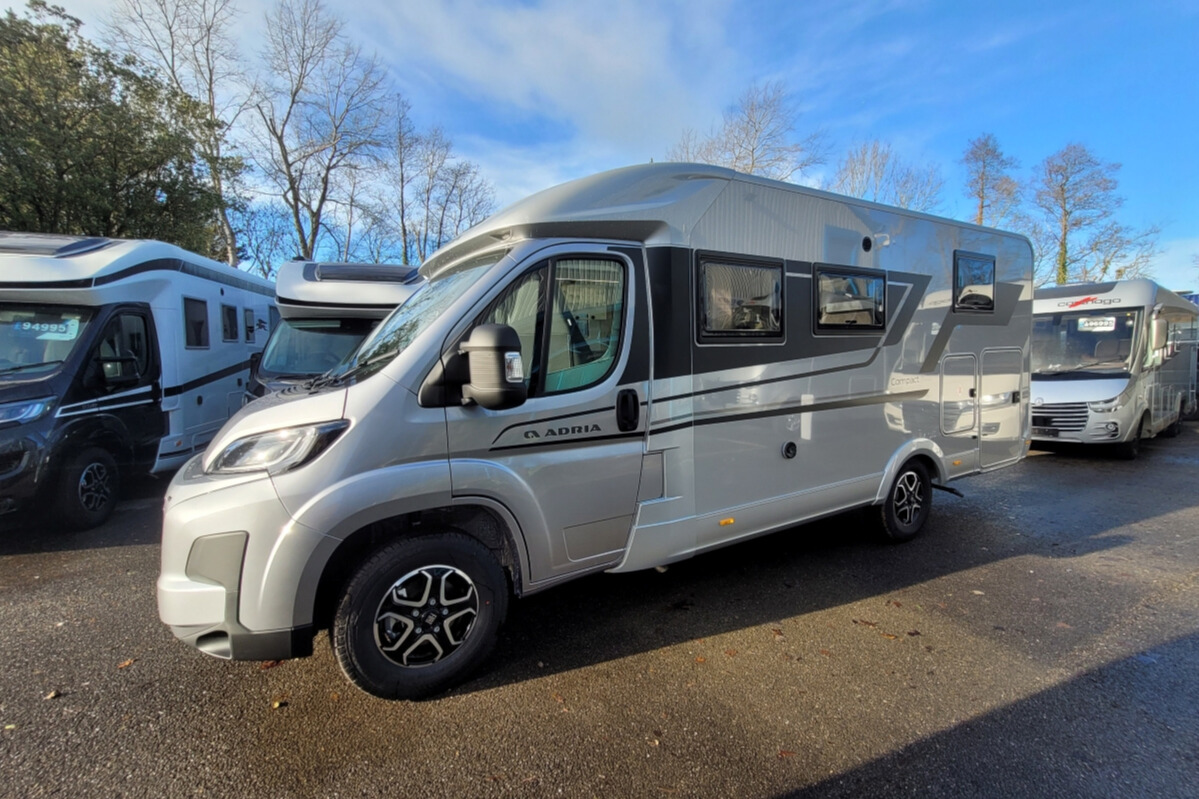 76B3D6 06 Adria CompactSupremeDL SMC15818