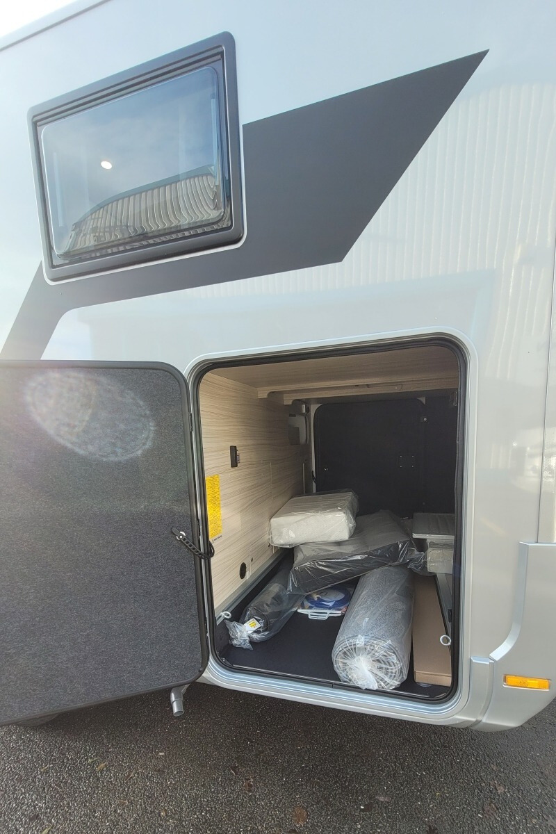 76B3D6 08 Adria CompactSupremeDL SMC15818