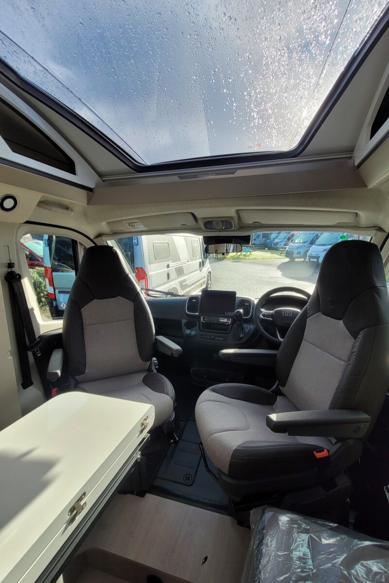 76B3D6 12 Adria CompactSupremeDL SMC15818