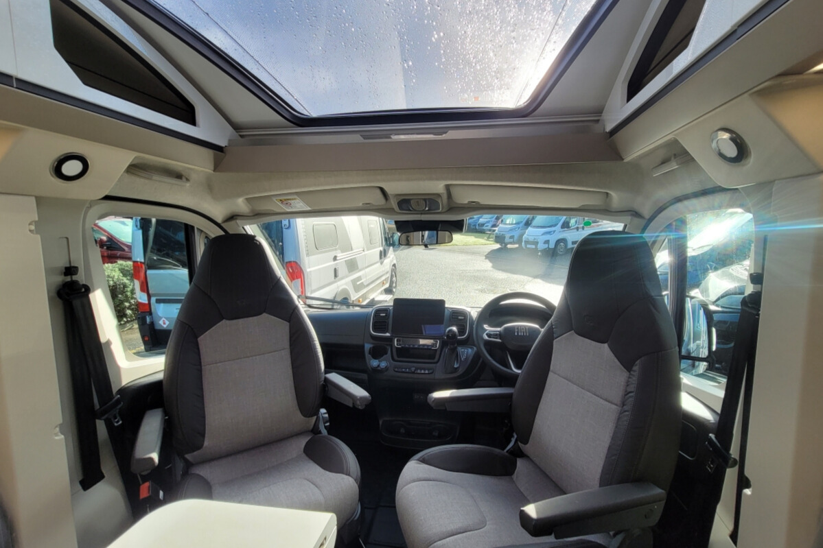 76B3D6 13 Adria CompactSupremeDL SMC15818