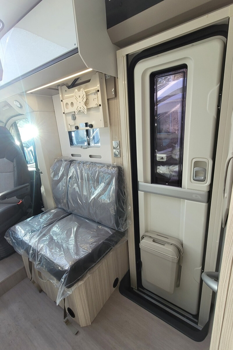 76B3D6 15 Adria CompactSupremeDL SMC15818