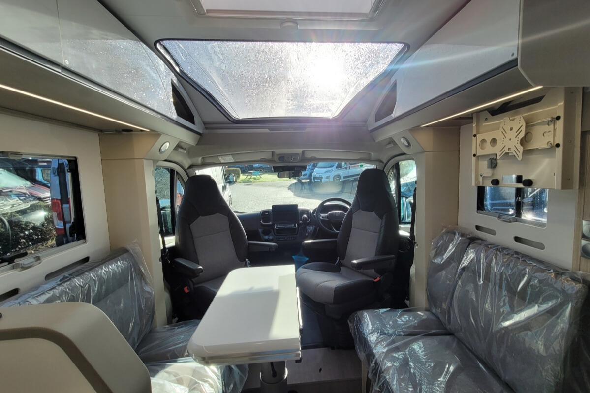 76B3D6 16 Adria CompactSupremeDL SMC15818