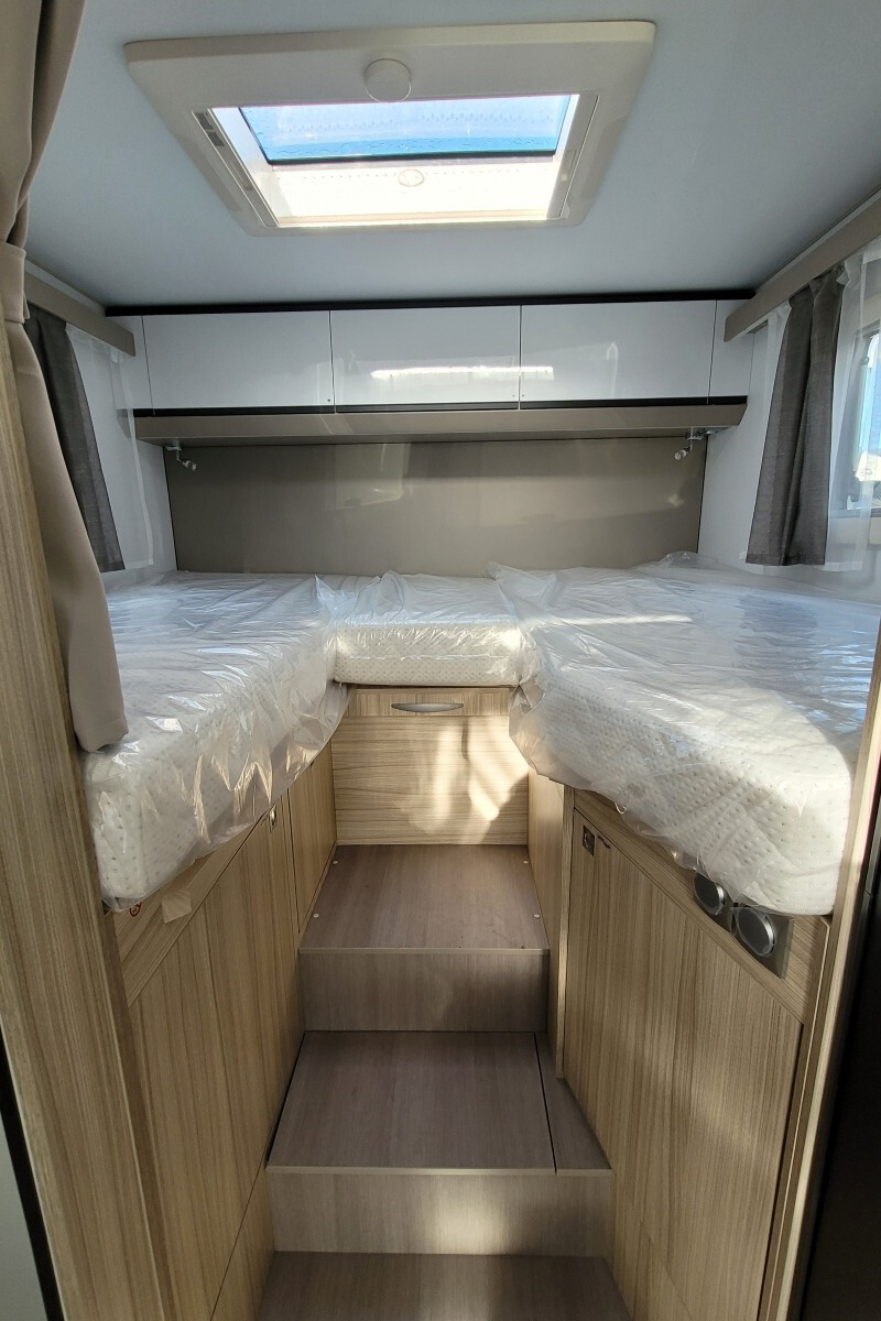 76B3D6 26 Adria CompactSupremeDL SMC15818