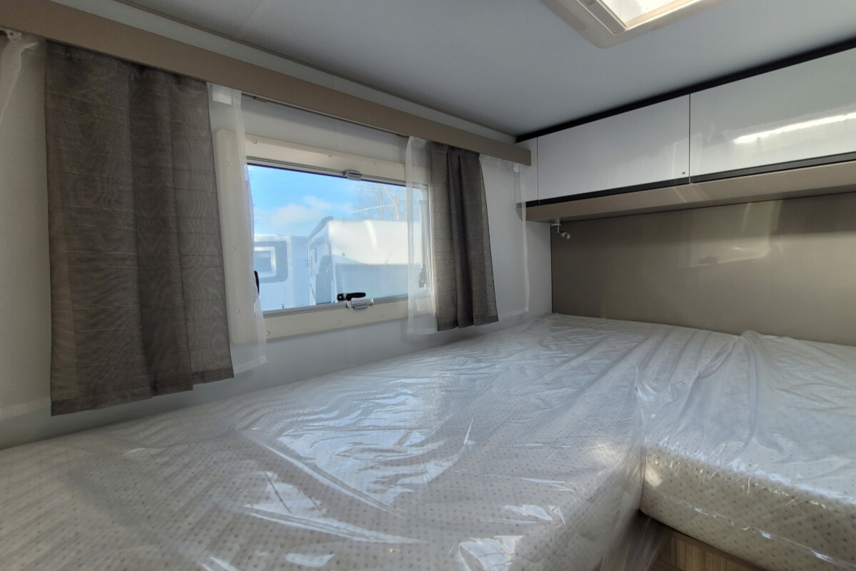76B3D6 27 Adria CompactSupremeDL SMC15818