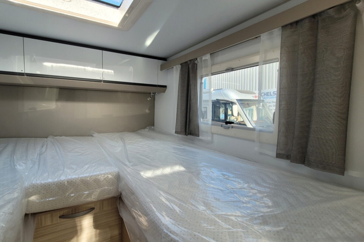 76B3D6 28 Adria CompactSupremeDL SMC15818