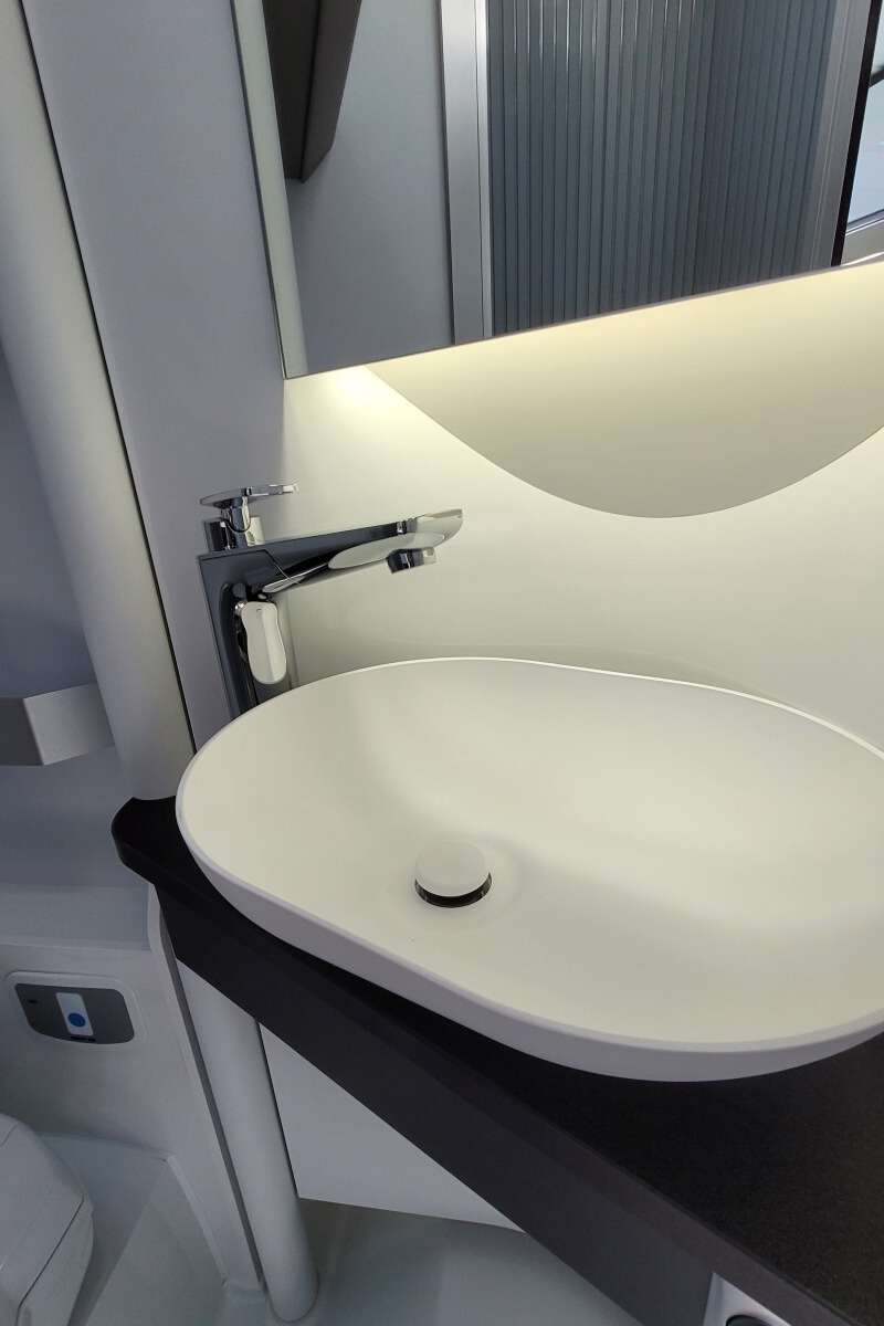 76B3D6 31 Adria CompactSupremeDL SMC15818