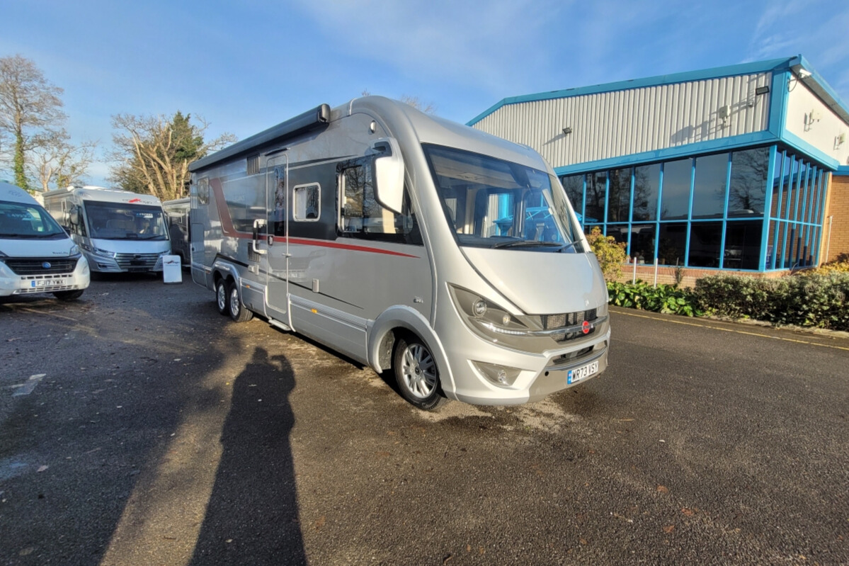 76C336 01 Burstner EleganceI920G WR73VSY