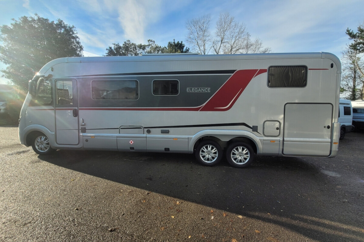 76C336 06 Burstner EleganceI920G WR73VSY