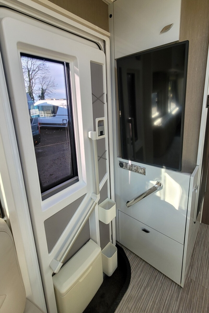 76C336 18 Burstner EleganceI920G WR73VSY