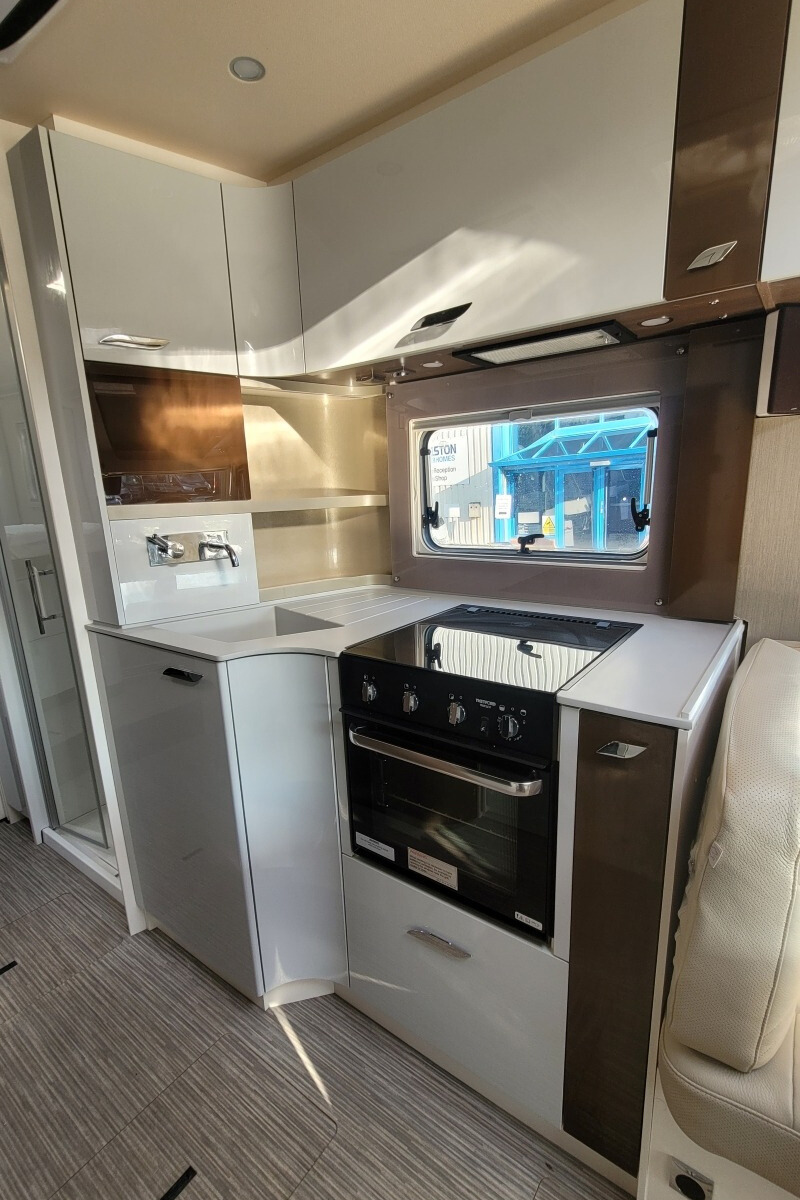 76C336 19 Burstner EleganceI920G WR73VSY