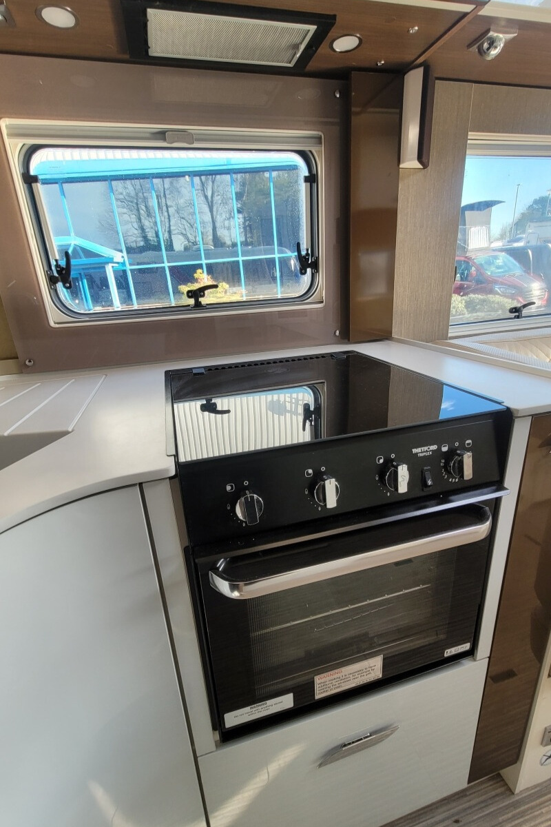 76C336 21 Burstner EleganceI920G WR73VSY