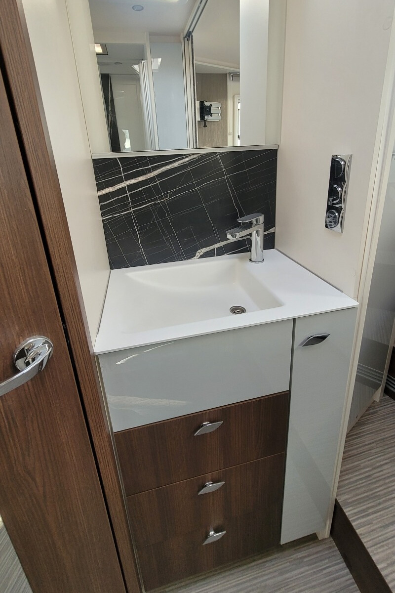 76C336 33 Burstner EleganceI920G WR73VSY