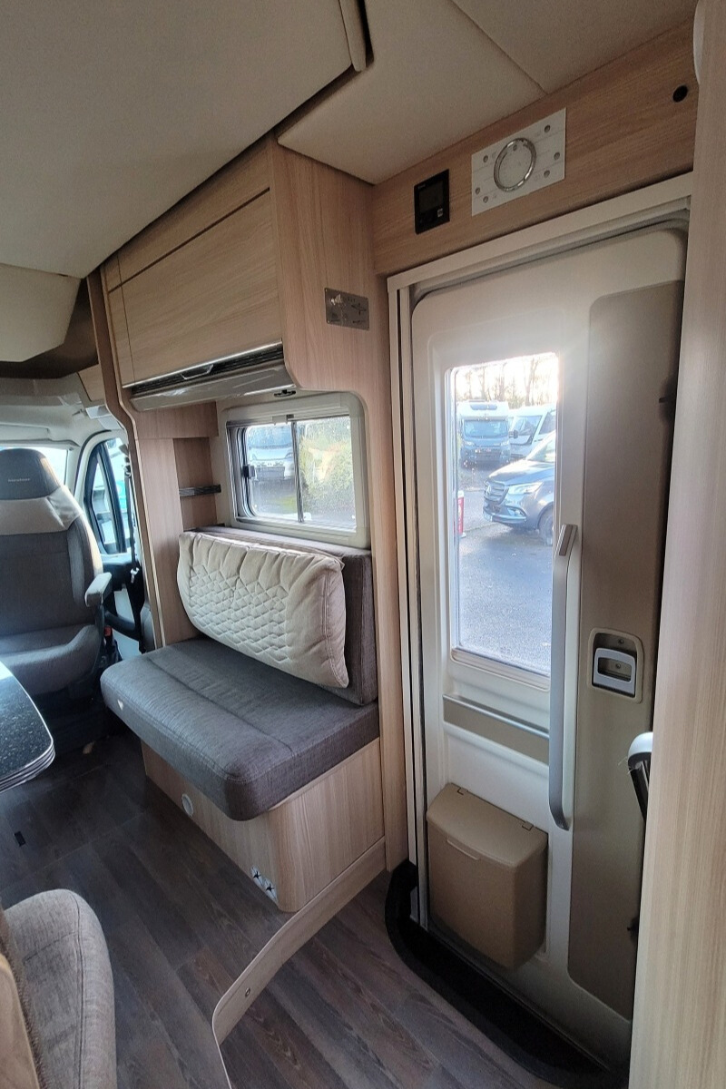 76C4F2 17 Burstner IxeoIT728G WA17EVM