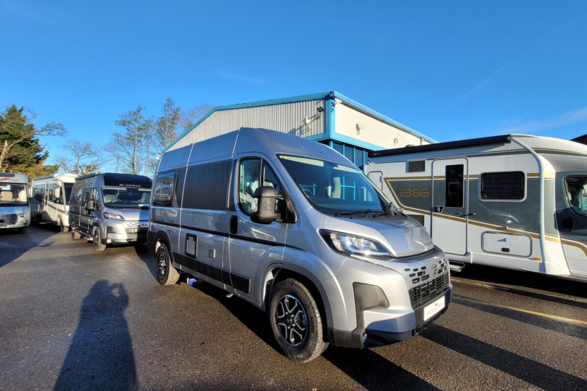 76F43A 01 Autotrail Expedition54 SG056404