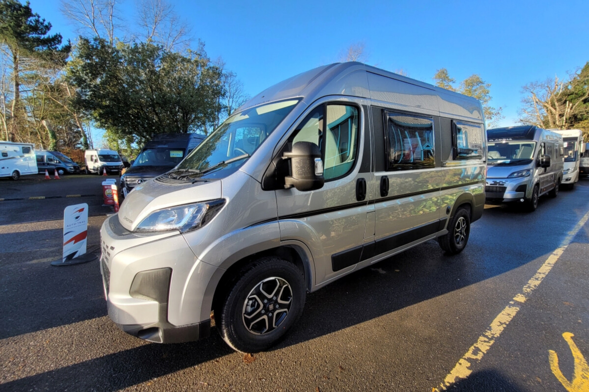 76F43A 06 Autotrail Expedition54 SG056404