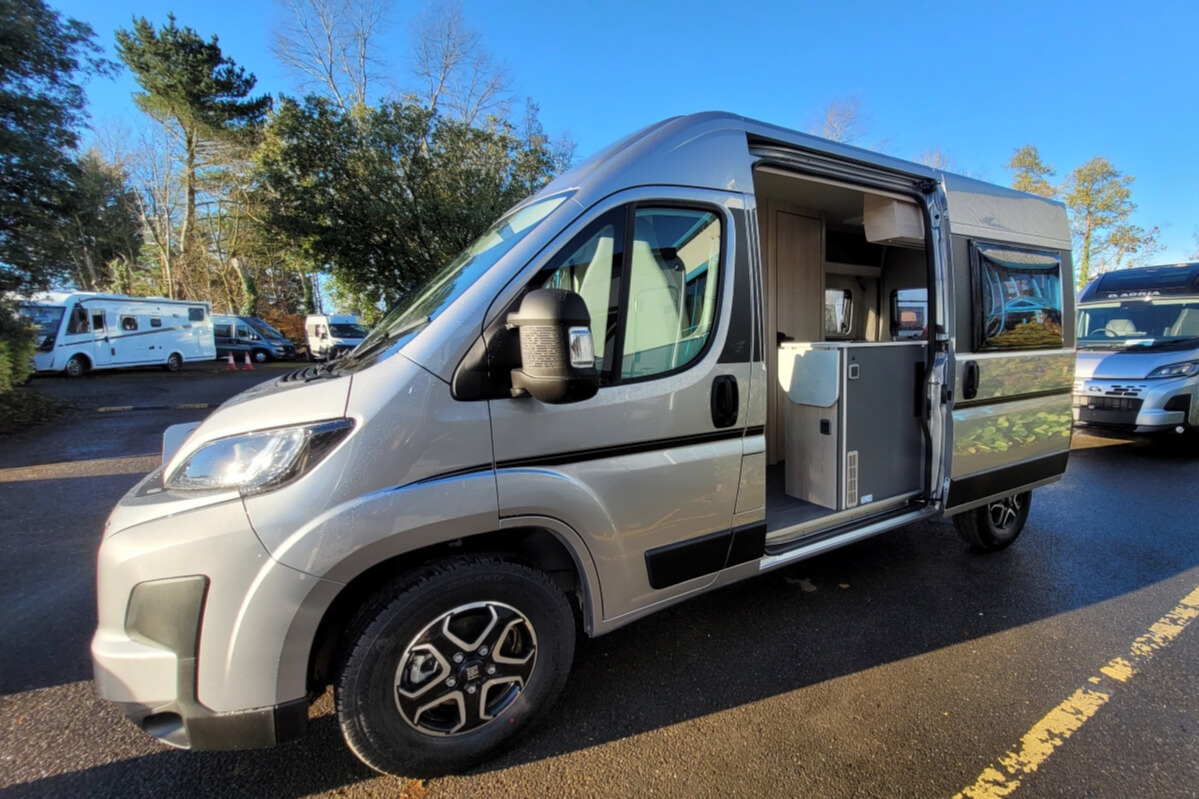 76F43A 08 Autotrail Expedition54 SG056404